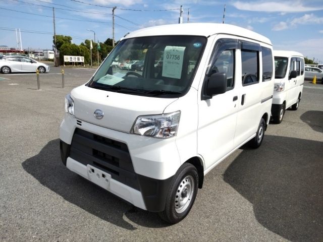 7756 Daihatsu Hijet van S331V 2018 г. (LUM Kobe Nyusatsu)